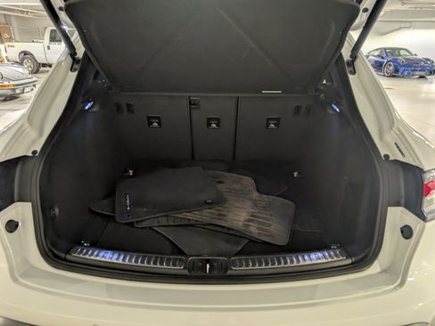 Used 2023 Porsche Macan image 23