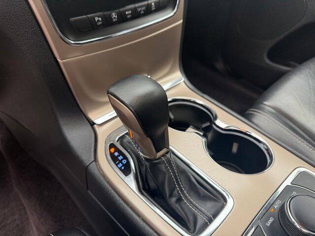 Used 2017 Jeep Grand Cherokee Limited AWD/4WD image 24