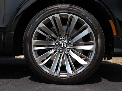 Used 2023 Bentley Bentayga Speed image 8