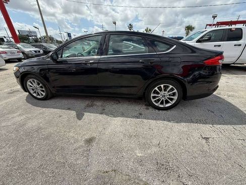 Used 2017 Ford Fusion SE FWD image 7