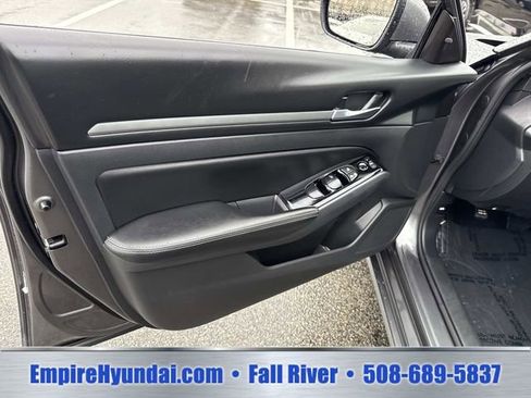 Used 2023 Nissan Altima 2.5 SV FWD image 17