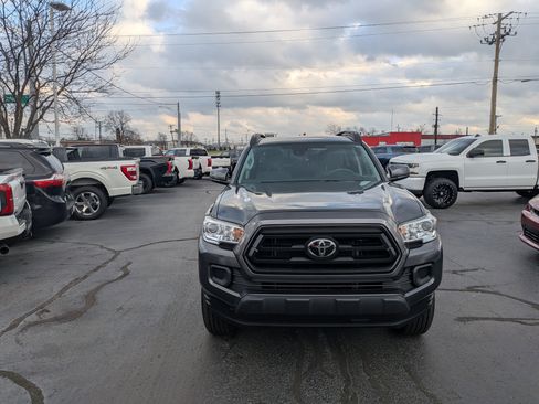 Used 2023 Toyota Tacoma SR image 3
