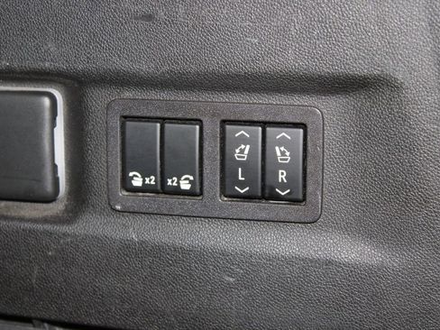 Used 2024 GMC Yukon XL Denali image 19