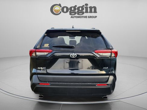 Used 2019 Toyota RAV4 XLE image 3