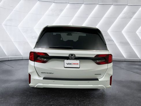 Used 2025 Honda Odyssey Touring image 5