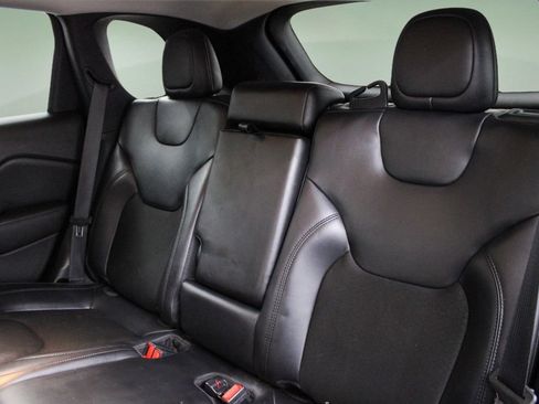 Used 2020 Jeep Cherokee Latitude Plus FWD image 25