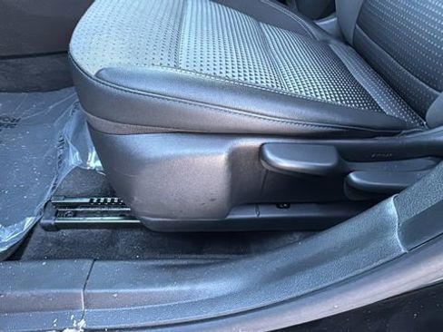 Used 2024 Chevrolet Trax LT image 28