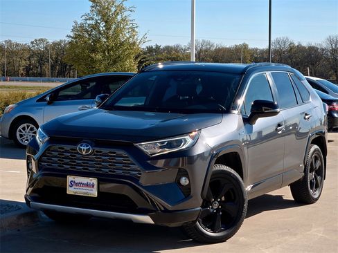 Used 2019 Toyota RAV4 XSE image 2