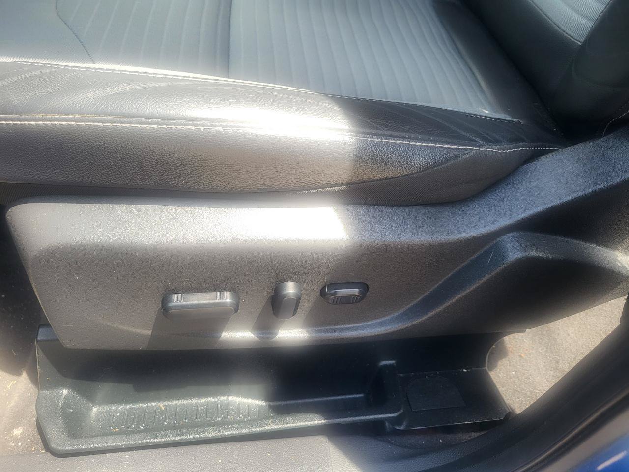 Used 2019 Ford Escape SE w/ SE Sport Appearance Package AWD/4WD image 33