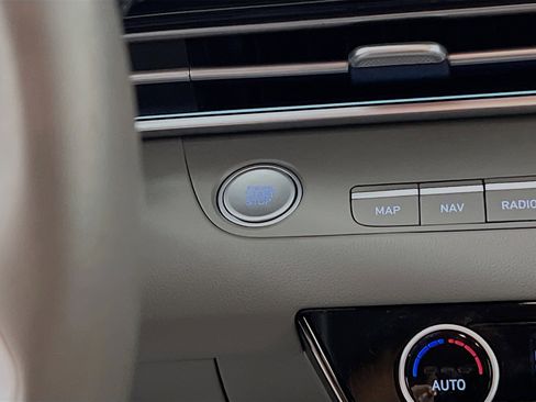 Used 2025 Hyundai Elantra SEL image 23