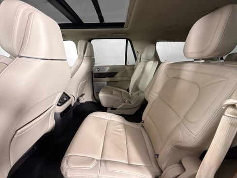 Used 2021 Lincoln Navigator Reserve w/ Luxury Package AWD/4WD image 31