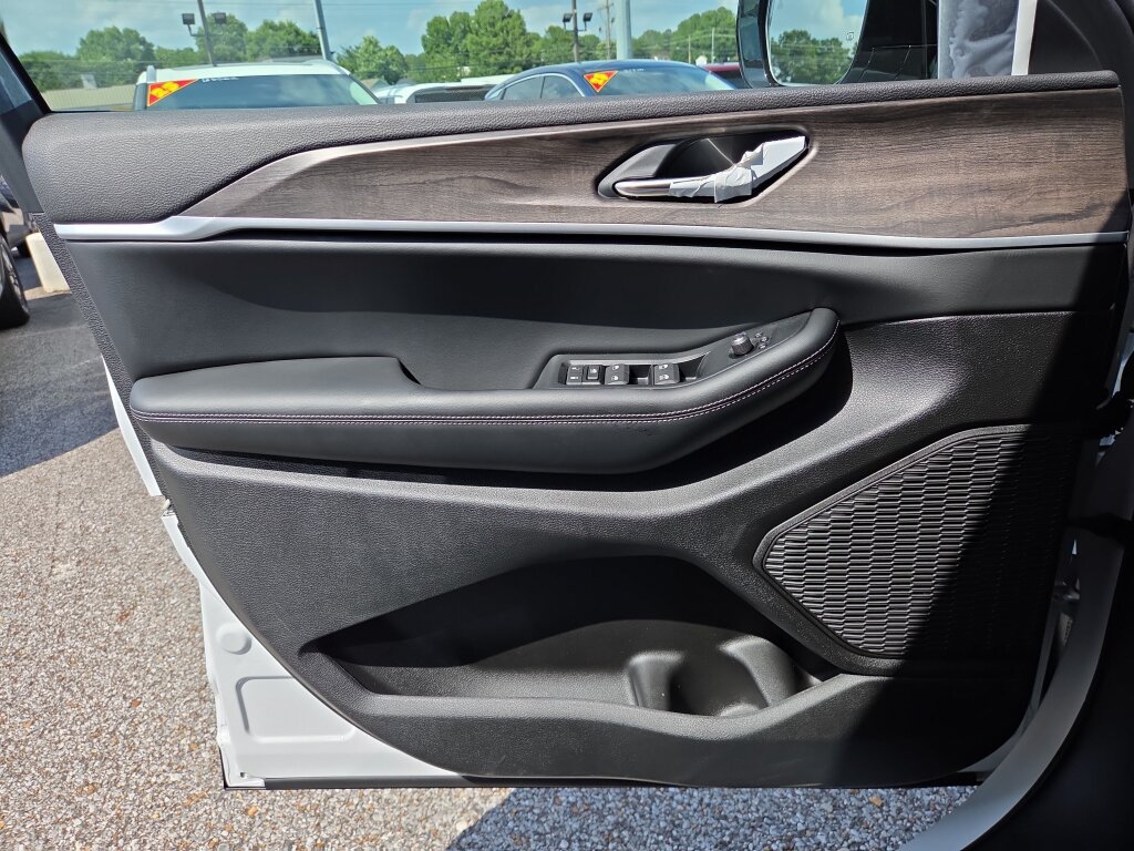 New 2026 Jeep Grand Cherokee Altitude RWD image 9