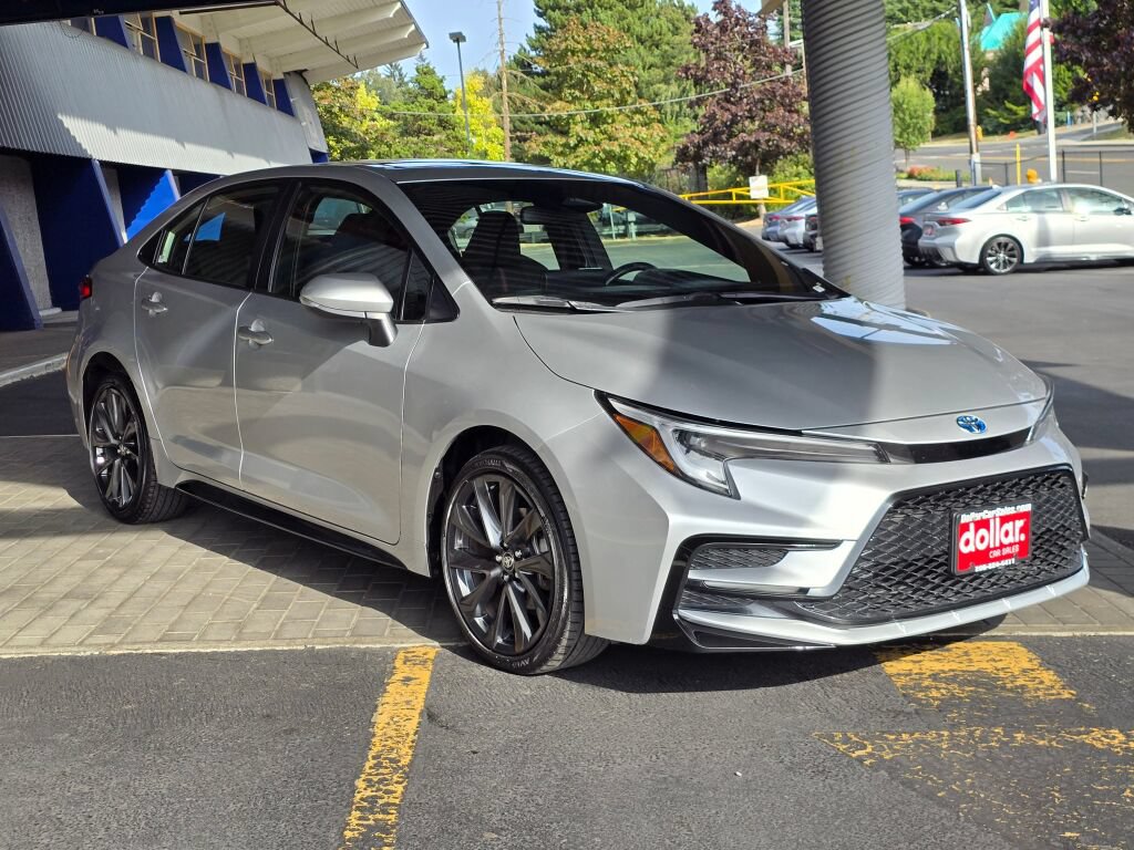 Used 2024 Toyota Corolla SE w/ SE Package FWD image 3