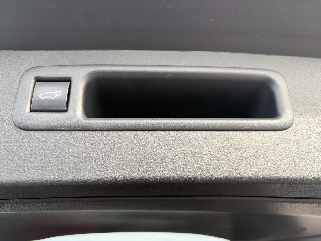 Used 2024 Toyota Highlander XLE FWD image 31