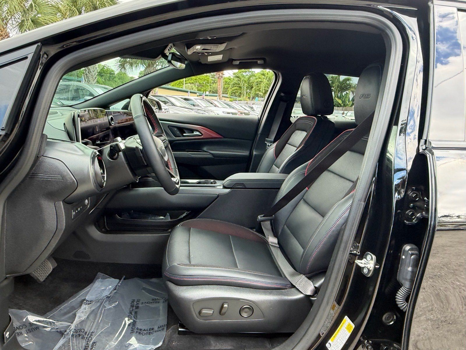 Used 2024 Chevrolet Equinox EV RS FWD image 9