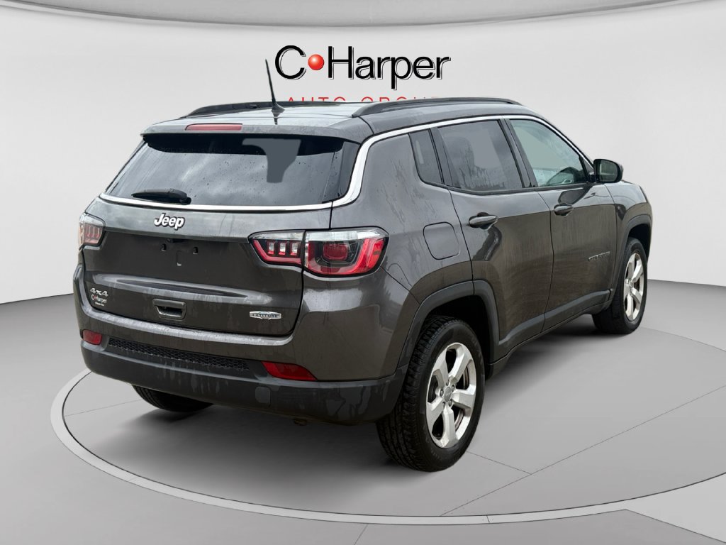 Used 2018 Jeep Compass Latitude w/ Cold Weather Group AWD/4WD image 3