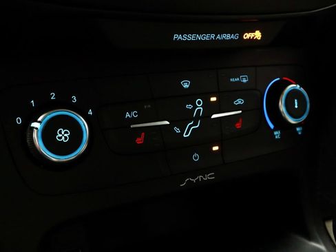 Used 2017 Ford Focus SE w/ Cold Weather Package FWD image 31