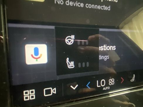 Certified 2025 Volvo XC40 B5 Core image 25