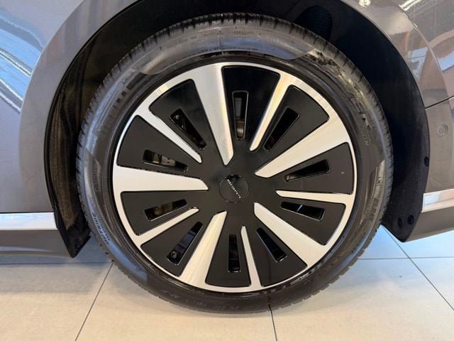 Used 2025 Lucid Air Touring AWD/4WD image 39