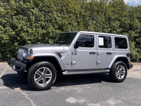 Used 2018 Jeep Wrangler Unlimited Sahara AWD/4WD image 3