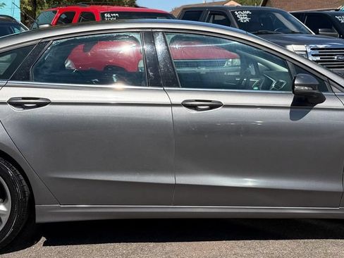 Used 2013 Ford Fusion SE FWD image 2