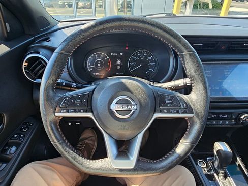 Used 2022 Nissan Kicks SR w/ Premium Package FWD image 19