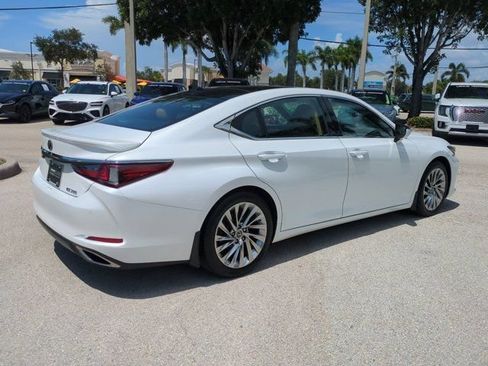 Certified 2022 Lexus ES 350 Ultra Luxury w/ Accessory Package 2 FWD image 4