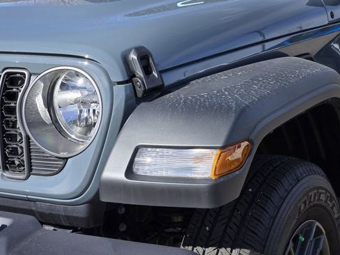 New 2026 Jeep Gladiator Sport AWD/4WD image 5