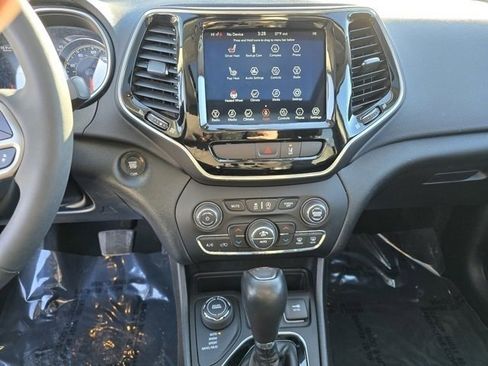 Used 2022 Jeep Cherokee Limited AWD/4WD image 36