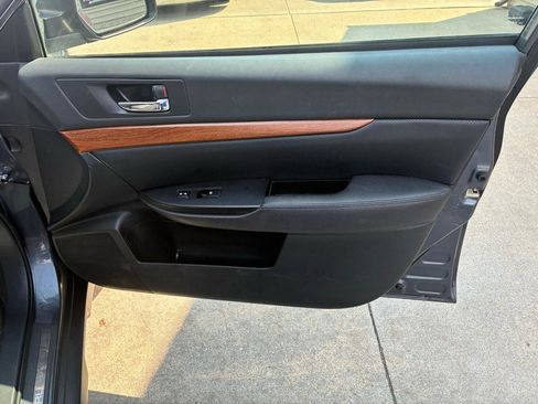 Used 2014 Subaru Outback 2.5i Limited w/ Moonroof Package AWD/4WD image 13