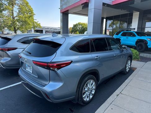 Used 2023 Toyota Highlander Limited AWD/4WD image 5
