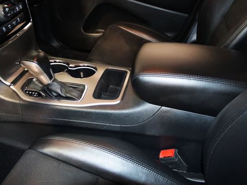 Used 2019 Jeep Grand Cherokee Altitude AWD/4WD image 34