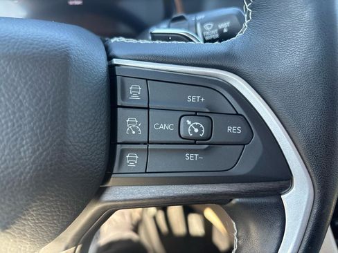 Used 2022 Jeep Grand Cherokee L Limited w/ Luxury Tech Group II image 22