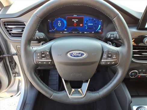 Used 2020 Ford Escape Titanium AWD/4WD image 11