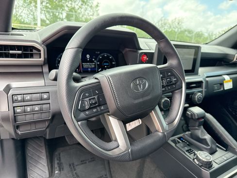 Certified 2025 Toyota 4Runner TRD Off-Road AWD/4WD image 11