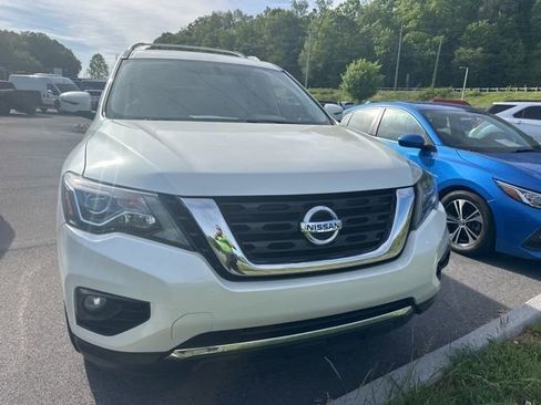 Used 2017 Nissan Pathfinder Platinum AWD/4WD image 8