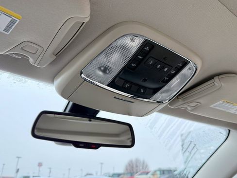 Used 2017 Chrysler 300 Limited w/ Value Package image 28