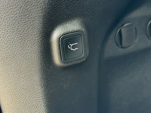 Used 2019 Jeep Cherokee Trailhawk AWD/4WD image 43