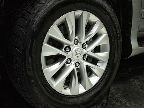 Used 2018 Lexus GX 460 image 3