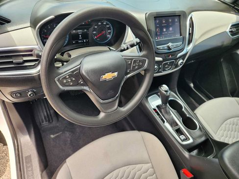 Used 2021 Chevrolet Equinox LS FWD image 2
