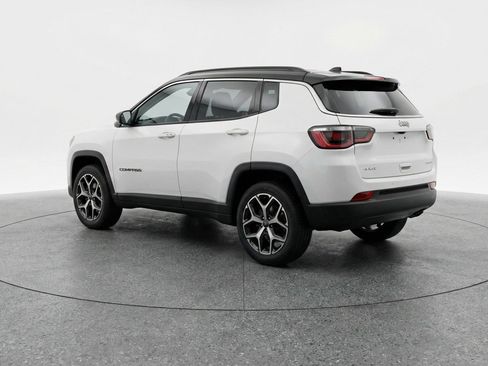 Used 2025 Jeep Compass Limited image 6