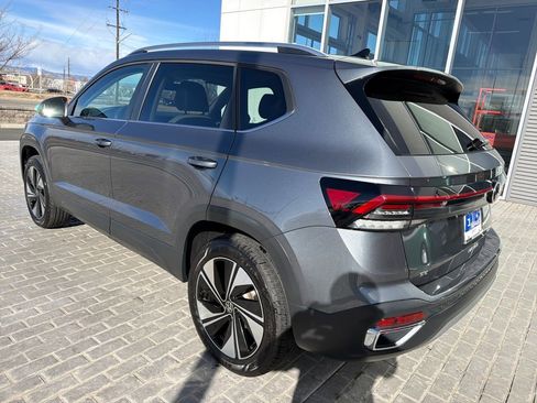 Certified 2025 Volkswagen Taos SE image 5