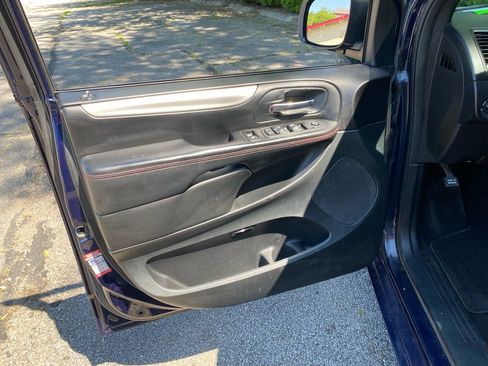 Used 2016 Dodge Grand Caravan R/T FWD image 10