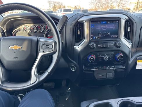 Used 2021 Chevrolet Silverado 1500 LT image 19