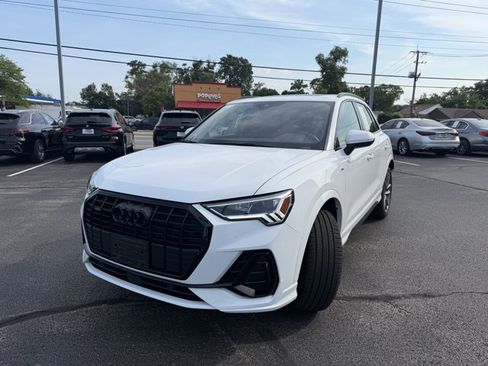 Used 2025 Audi Q3 2.0T Premium w/ Convenience Package AWD/4WD image 2
