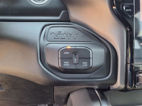 New 2026 RAM 2500 Laramie AWD/4WD image 14