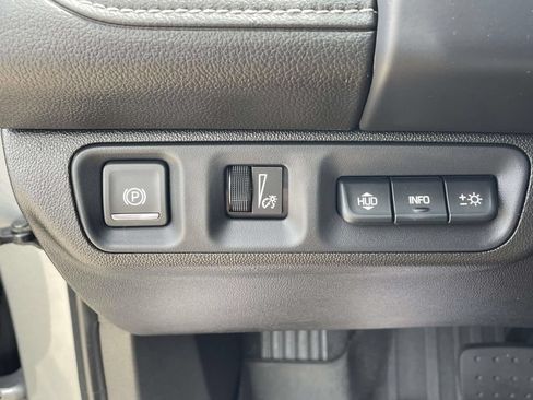 Used 2023 GMC Acadia Denali w/ Denali Ultimate Package FWD image 19