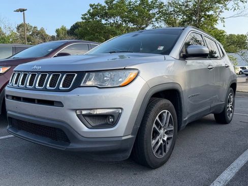 Used 2018 Jeep Compass Latitude w/ Popular Equipment Group FWD image 3