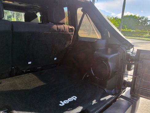 Used 2014 Jeep Wrangler Unlimited Rubicon w/ Connectivity Group AWD/4WD image 52