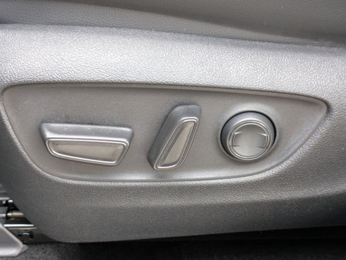 Used 2023 Toyota Highlander XLE image 22